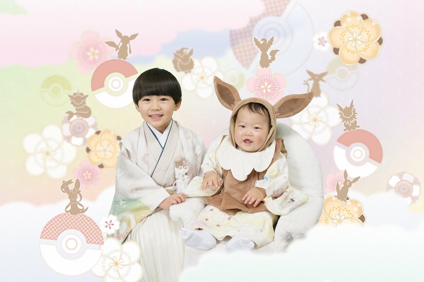 「エモすぎて泣ける」スタジオアリス×ポケモン30周年の衣装と背景にパパママ悶絶！「世代ドンピシャすぎる」