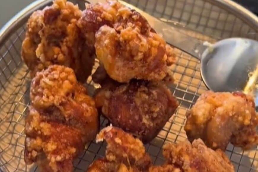 「絶対美味しいやつ」甘ダレたっぷりでご飯がすすむ「唐揚げ丼弁当」　色鮮やかな黄色い卵焼きも注目