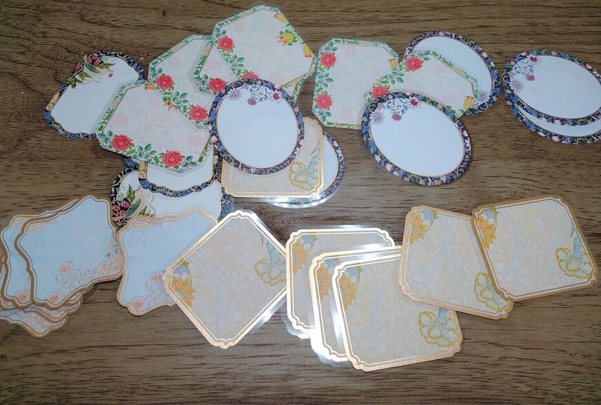 筆者撮影（セリア、ウィリアム・モリスのフレークシール）