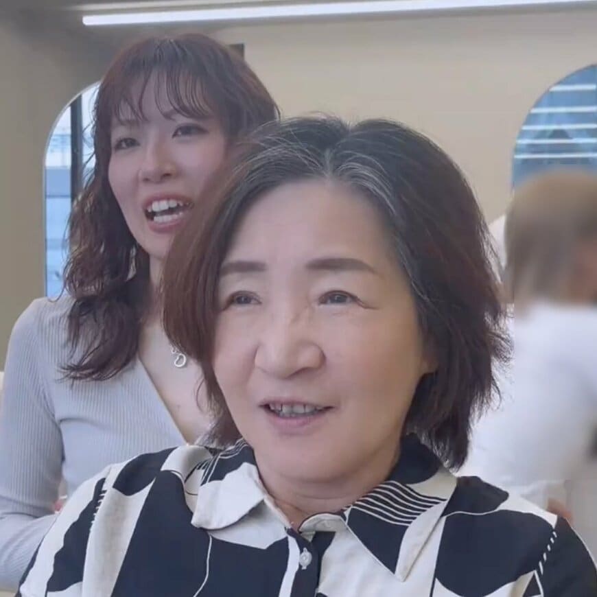6ヶ月待った！「白髪がすごい多い」と悩む女性がお任せカット&カラーでフレッシュに！割れ癖カバーに「むちゃうれしーっ」