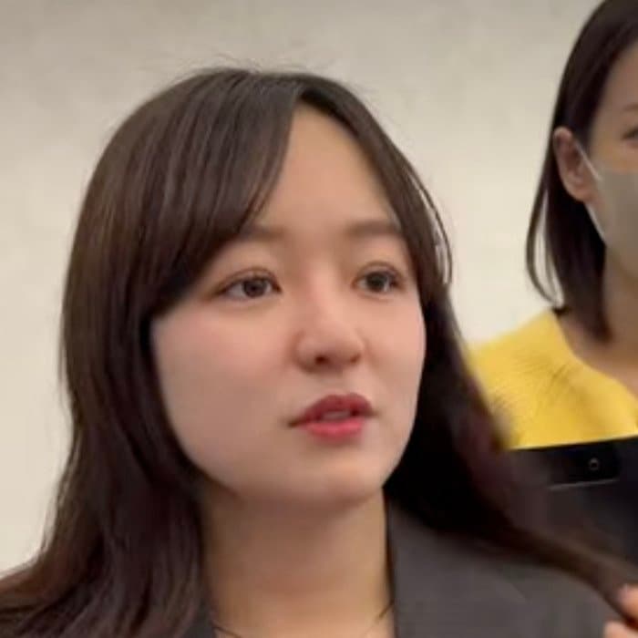 髪のうねりをなくしたい女性がストレートヘアで大胆イメチェン！「すごーい！」と仕上がりに感動