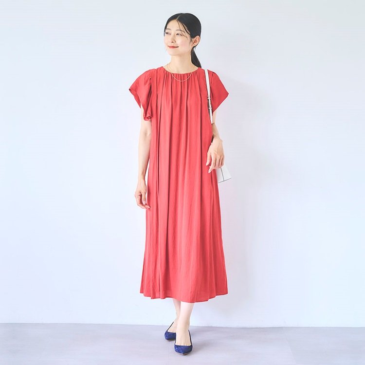 出所：KEYUCA公式　タックスリーブギャザーワンピース