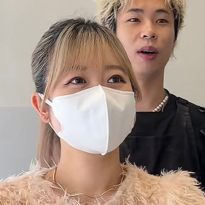 「良い感じ！」ヘアカラーに迷う女性がくすみピンクで大人可愛くイメージチェンジ