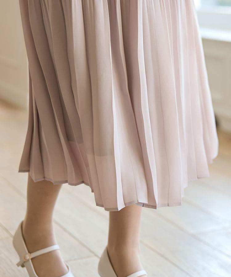 ハニーズ、プリーツ使いワンピース（グレージュ）のプリーツ画像、アップ
