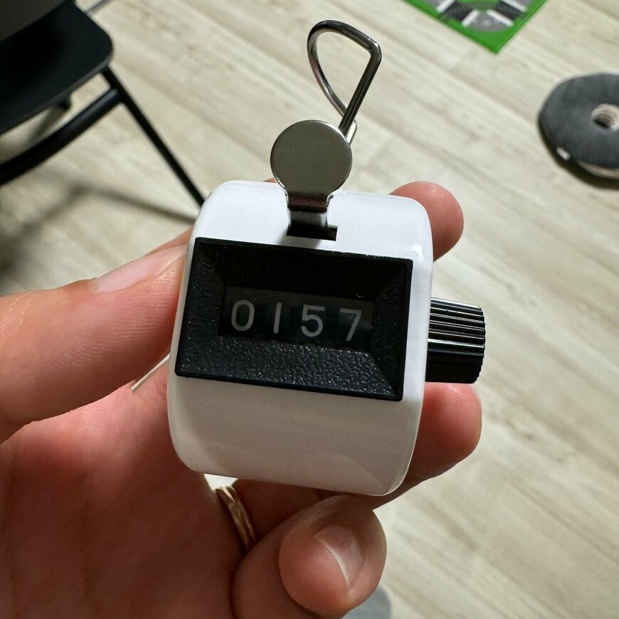 カウンターに表示された「157」の数字