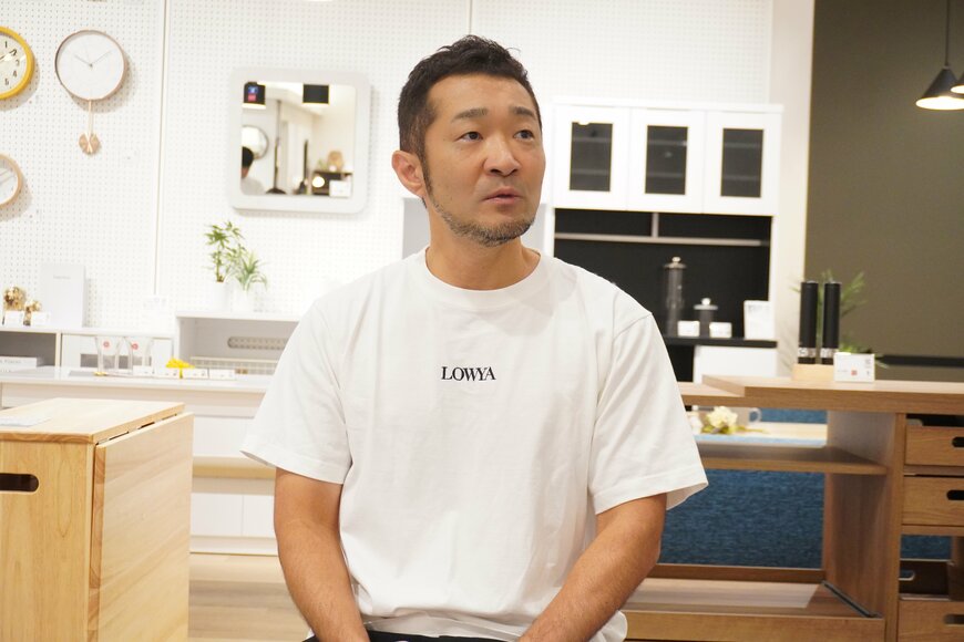 話をする男性の写真