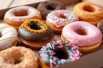 ミスタードーナツで「ダグトリオ」のドーナツを購入　箱を開けた瞬間の様子がSNSで話題に