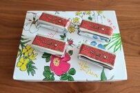 【六花亭】「3月のおやつセット」ホワイトパケが可愛い「15個入3200円」