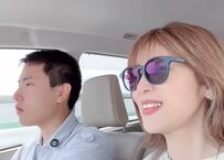 【33歳差カップル】59歳彼女と25歳彼氏の「ライブデート」　年上彼女の「上品デートコーデ」が素敵