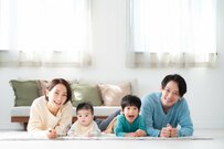 【共働きで子ども1～2人】平均的な「年収・貯蓄・負債」はいくら？忙しさでお金を逃がさないために「やりたいこと3つ」
