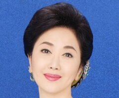 伍代夏子 自宅の庭に咲く「デュランタ」を紹介。「品のある紫色」「白の縁取りが素敵」と反響。根詰まりしつつも元気に毎年開花。