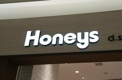 夏トレンド注入【ハニーズで口コミ高評価】「1000円台で買える優秀サンダル」4選