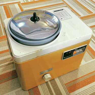 50年前に購入してから毎年活躍する「昭和の餅つき機」 レトロかわいい 