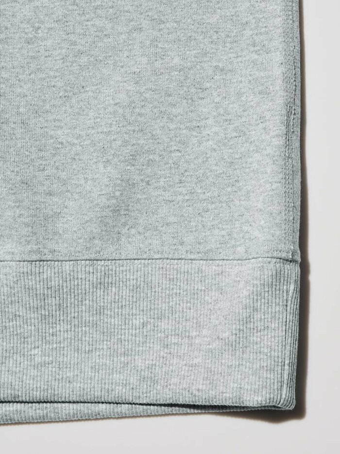 GUの定番とも言える「スウェT」素材が使われています