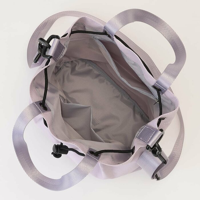 縦約30cm、横約23cm、幅約13cmのサイズ感