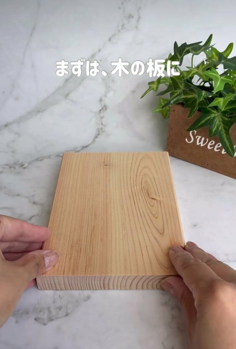 【100均DIY】セリアの国産ひのき材でおしゃれな記念品に！子どもの指跡で飾る「フィンガーツリー」の作り方