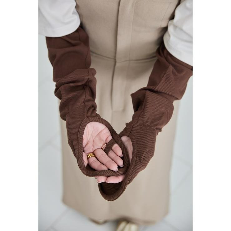 出所：しまむら公式　アームカバー（yumi）／指先までしっかり