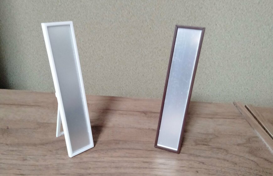 筆者撮影（セリア、ミニチュアスタンドミラー）