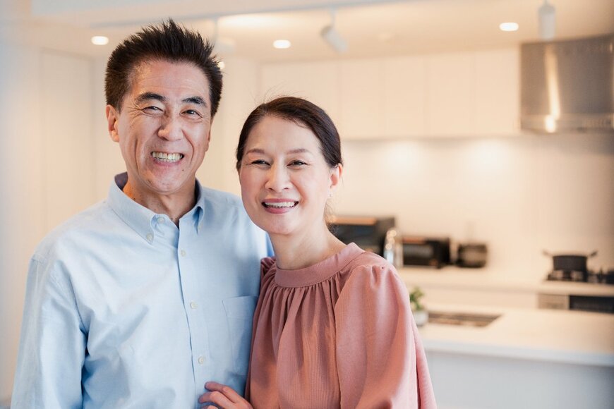 老後の「生活資金源」は「公的年金」となに？【シニア】「生活資金源・年金受給額・金融資産保有額」《単身世帯・二人以上世帯》