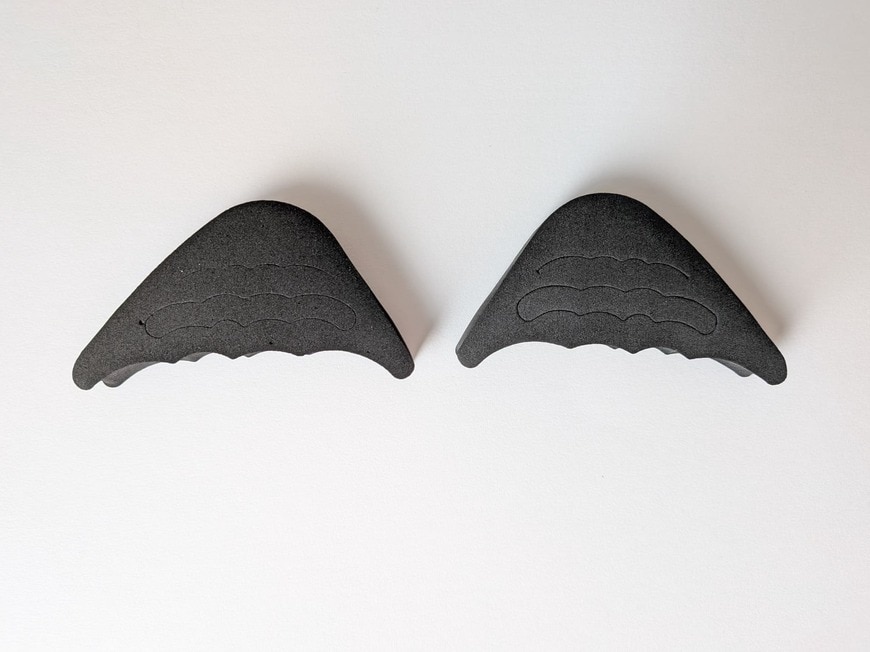 「弾力のある素材が、つま先にかかる圧力をやさしく分散」