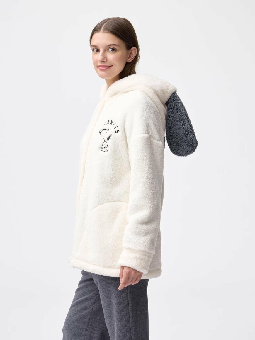 出所：GU公式　マシュマロフィールパーカ Peanuts　OFF WHITE