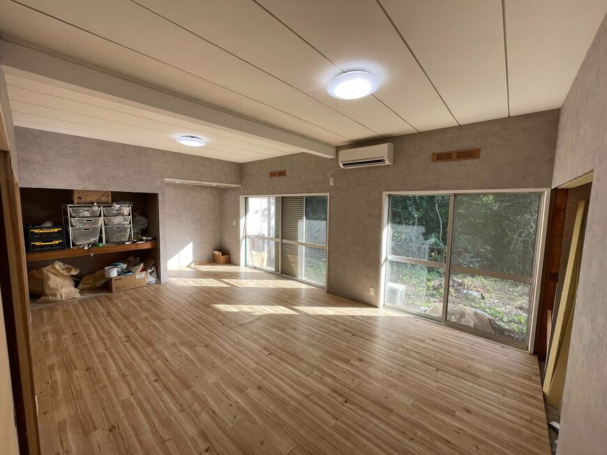 リノベーションされた古民家の一室