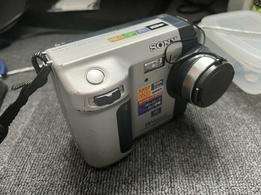 かわいいデザインのデジタルカメラ