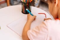 【宿題をする娘】テキストに書かれた母という漢字に違和感　「ひらめきが天才的です」「センスが良すぎる」