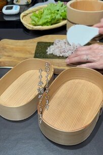 【見栄えばっちり】断面はあえて下にして詰める〈海苔巻き弁当〉が可愛くて美味しそうと話題
