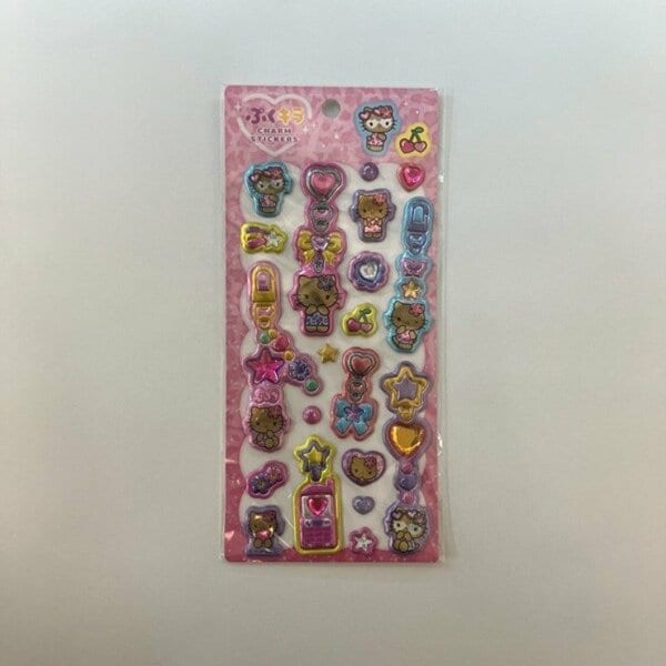 日焼けがヤバい「ぷくキラチャームステッカー（ハローキティ）」539円