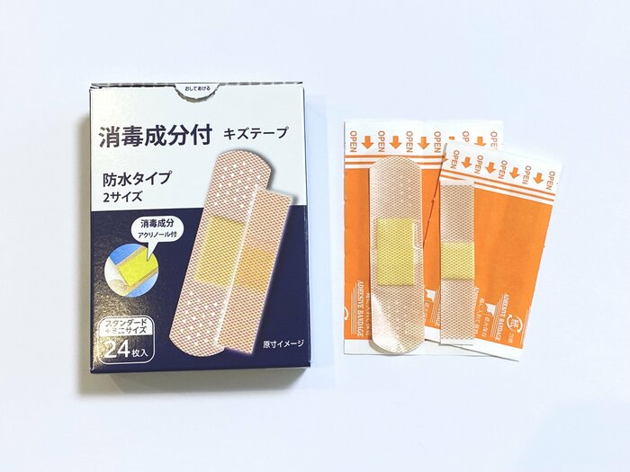 スタンダードサイズ・ミニサイズが12枚ずつ入っています