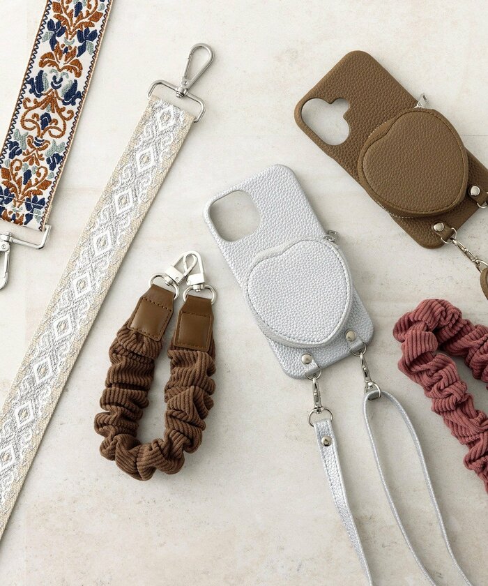 3COINSから登場した3種類の個性豊かなスマホショルダー