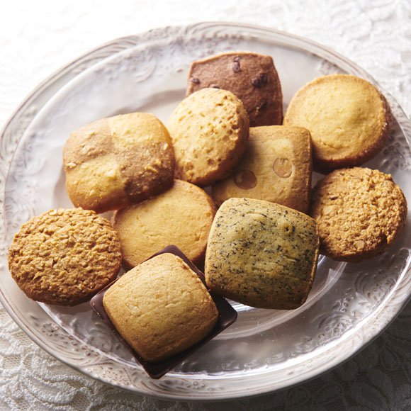 定番のバターやチョコチップなど、全8種類のクッキーが入っています