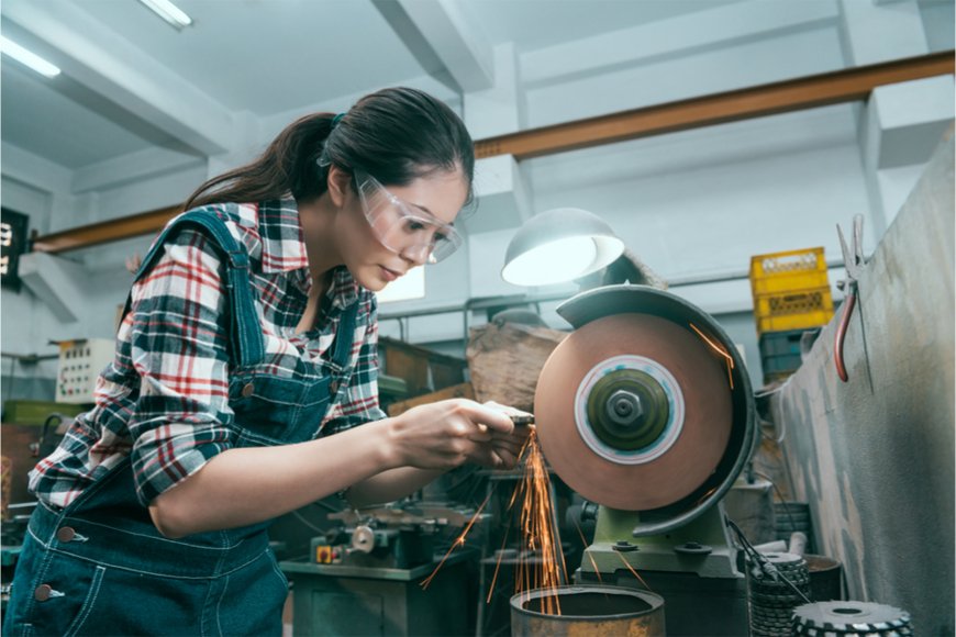 女性の旋盤工の給料はどのくらいか