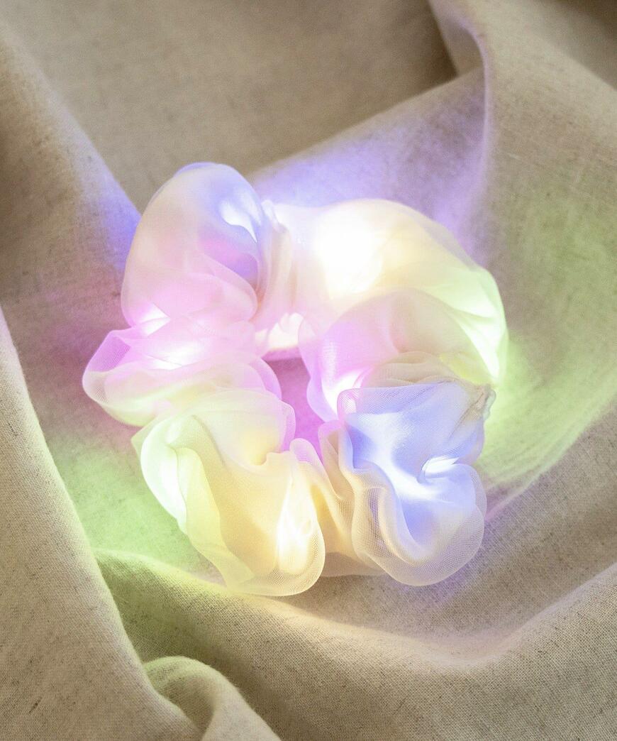 出所：パルグループ公式ファッション通販サイト 3COINS 光るチュールシュシュ／KIDS