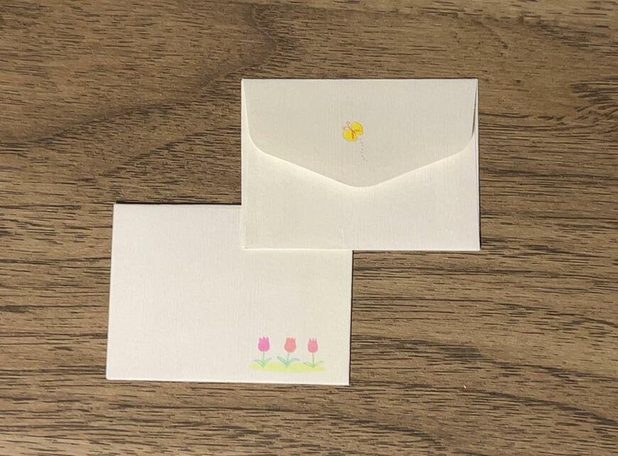 筆者撮影（セリア、ちいさなちいさなレターセット/ヨコ封筒 ハピネスラーレ）