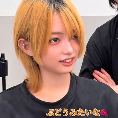 「爪と同じ色にしたい…」女性が来店　ネイルと色を合わせた〈ぶどうカラー〉に挑戦！ボーイッシュウルフスタイルでかっこかわいい姿に