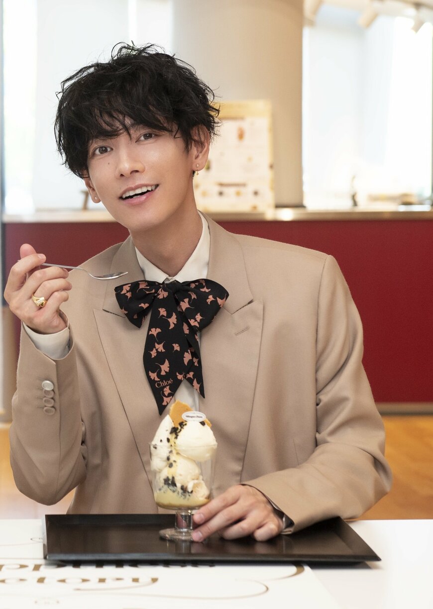 出所：ハーゲンダッツ ジャパン株式会社「8月10日はハーゲンダッツの日！　佐藤健さん、小松菜奈さんと一緒に巡る！　ハーゲンダッツ ジャパン40周年記念イベント『Häppiness Factory』体験動画を公開！」