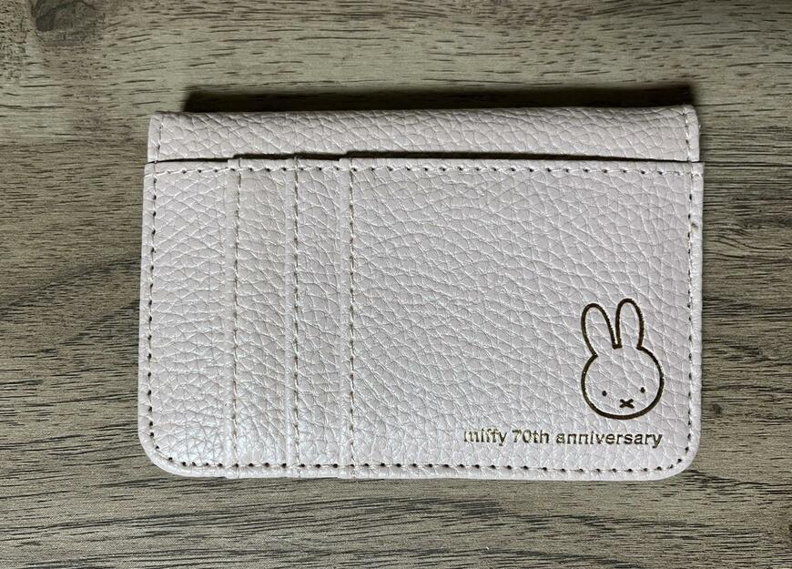 筆者撮影（ESSE 2025年3月号増刊、ミッフィーのミニ財布）