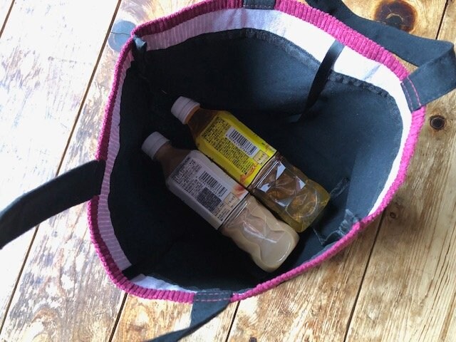 ゴディバの福袋バッグ、収納力抜群（筆者撮影）