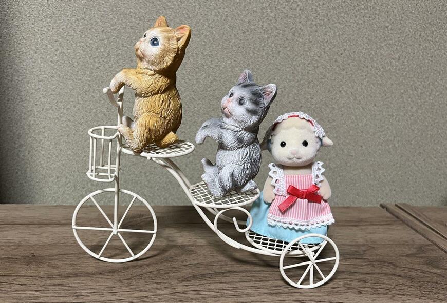 ダイソー、アイアン小物（三輪車）・植木鉢にかけられる置物（猫）