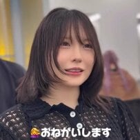 「サイドの丸みがヤダ」髪を伸ばしかけの女性が「ウルフレイヤー」で大胆イメチェンした姿が話題