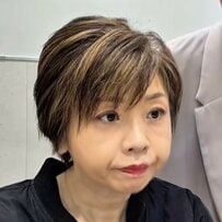 「（白髪が）ぼやける感じに」女性がバレイヤージュで白髪をぼかしてスタイルチェンジ