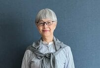 【70代マダム】GU“ストライプシャツ”　大人な着こなしに「勉強になる」「肩掛けが素敵」の声