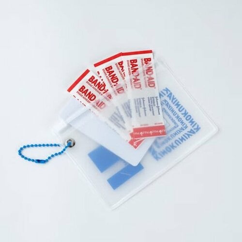 チケットや絆創膏など薄型の品物の収納に便利