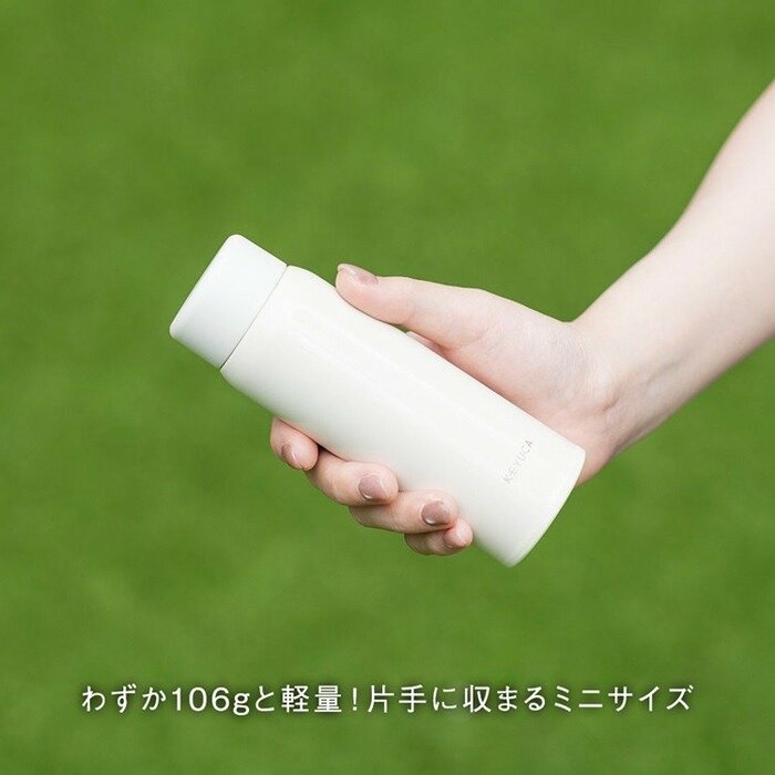小さなバッグやポケットにも入る小ぶりなサイズです