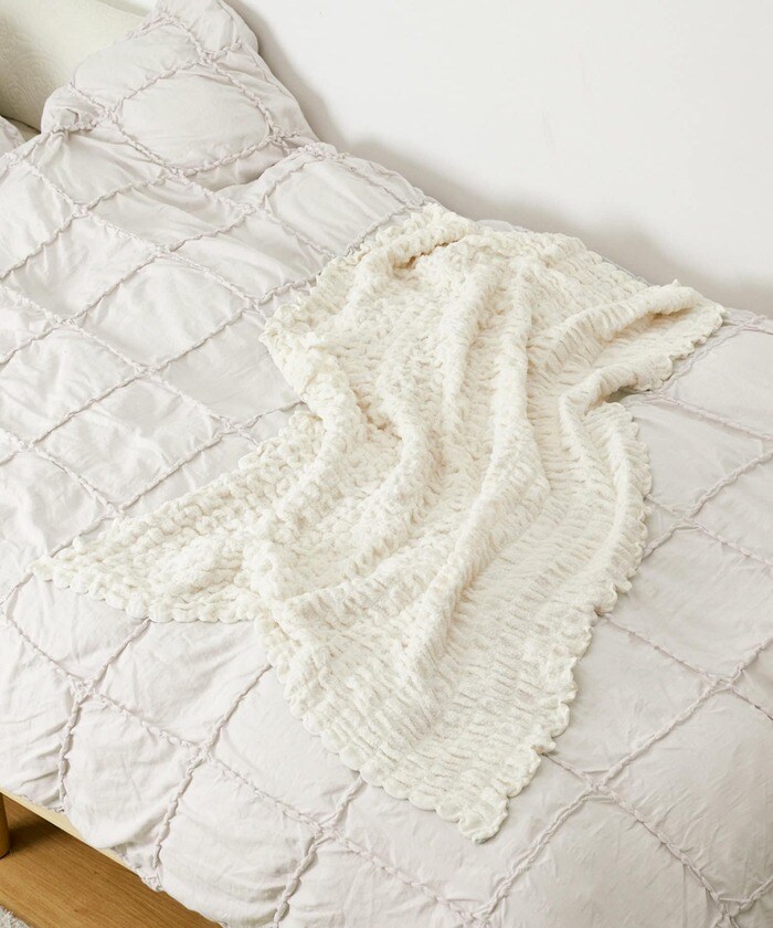 クシュクシュとして、伸縮性のある素材のブランケット