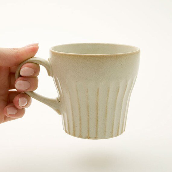 出所：ニトリ公式通販ニトリネット 軽量マグカップ しのぎ 白釉