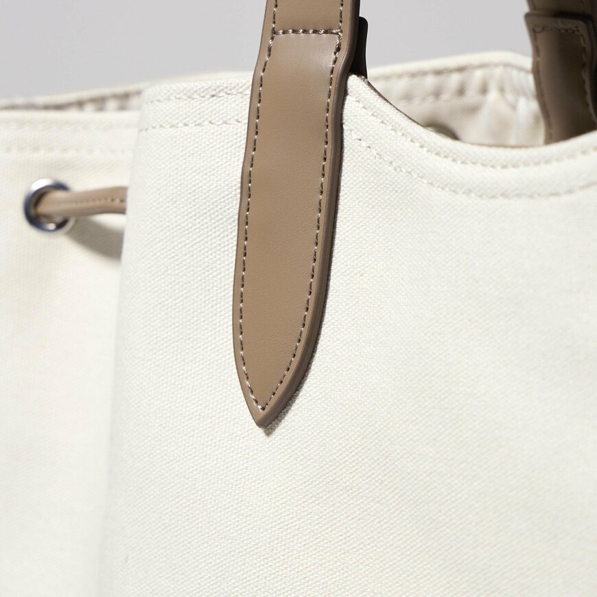 出所：ユニクロ公式　キャンバス トートバッグ