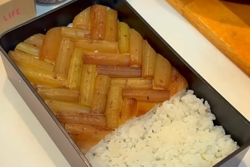【旦那に作る毎日弁当】ふきの配置がキレイ！ヘリンボーン柄が芸術的なお弁当が話題！「力がみなぎって午後も頑張れる」の声も